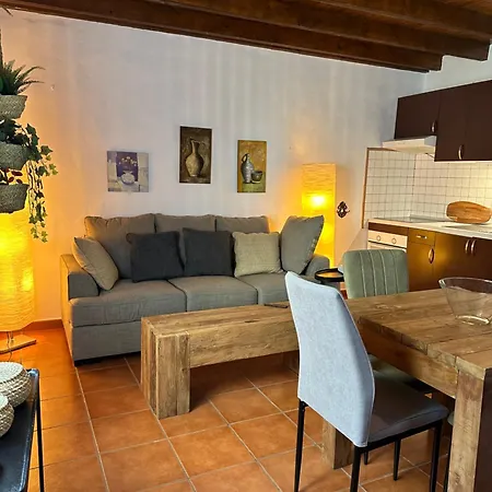 Luxury Canarian With Large Pool And Vila *