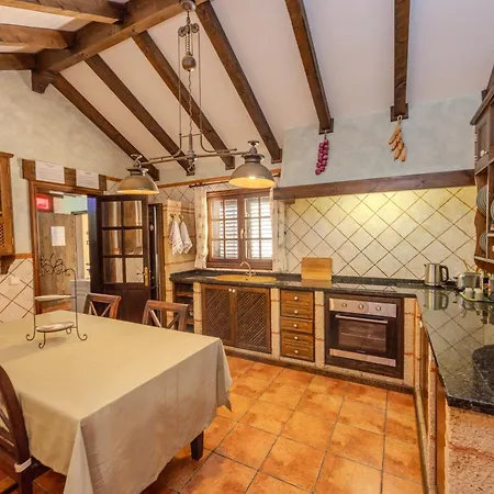 Luxury Canarian With Large Pool And Vila