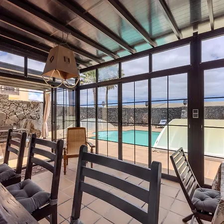 Luxury Canarian With Large Pool And Vila Teguise (Lanzarote)