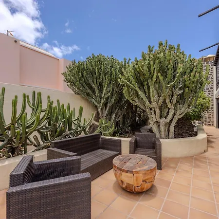 Luxury Canarian With Large Pool And Vila *