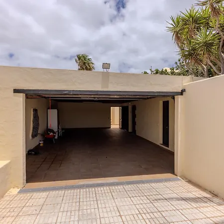 Luxury Canarian With Large Pool And Vila