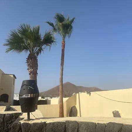 Luxury Canarian With Large Pool And Teguise (Lanzarote)